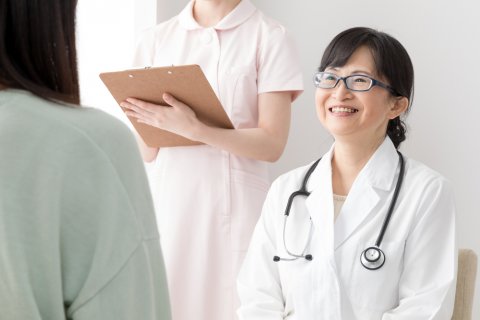 日本人 女性 医師 診察 病院