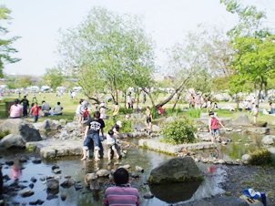 要出典 じゃぶじゃぶ池 梅小路公園 河原遊び場 京都府京都市