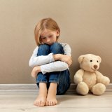 子供 憂鬱 寂しい 痛い ぬいぐるみ つらい 悲しい