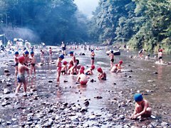 要出典 川遊び 秋川 自然休養村 山渓 東京都あきる野市
