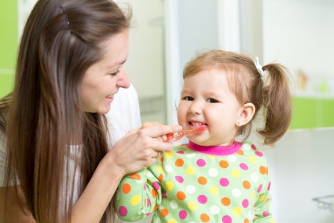 仕上げ磨き 歯磨き 親子 ママ 女の子
