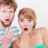 男性 女性 カップル 夫婦 驚く ビックリ