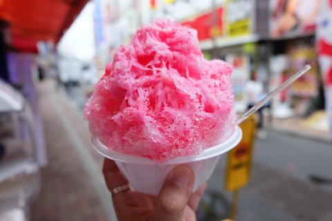 赤 白 混じる かき氷