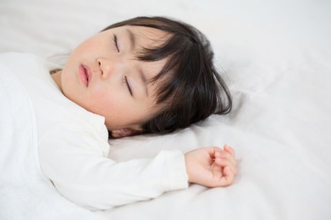 日本人 子供 寝る 男の子