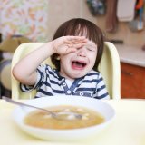子供 泣く 食べる 食事
