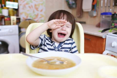 子供 泣く 食べる 食事