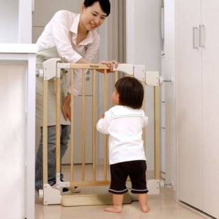 要出典 ベビーゲート リッチェル 木のオートロックゲート
