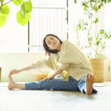 女性 ヨガ 運動 正方形 24050683