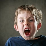 子供 男の子 叫ぶ