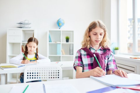 集中力 勉強 授業 学校 机