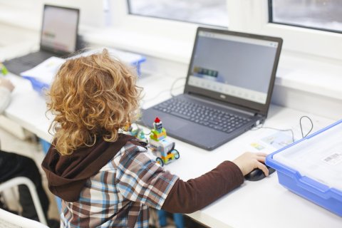 プログラミング教育 子供 パソコン ロボット