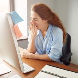 眠い あくび 女性
