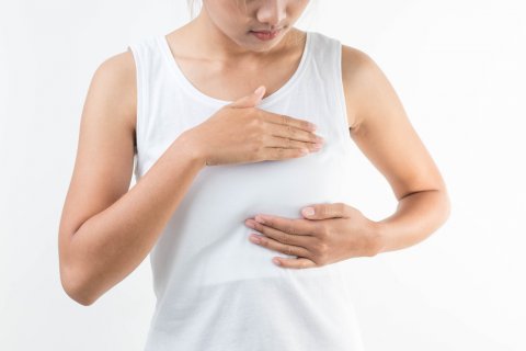 胸 女性 痛み 乳がん