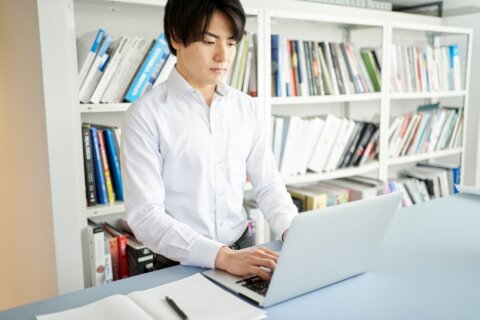 男性 パソコン 仕事 夫 23732486_m
