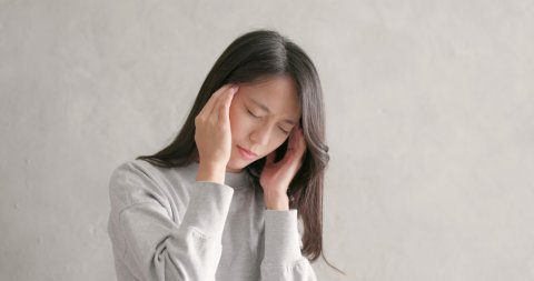 日本人 女性 頭痛