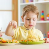 保育園 給食 子供 食事