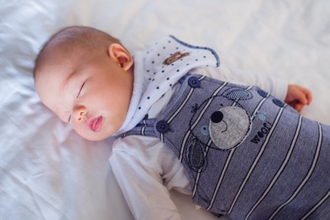 赤ちゃん 日本人 寝る 5ヶ月