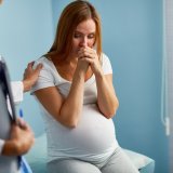 流産 女性 妊婦 涙