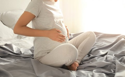 妊婦 パジャマ ベッド お腹