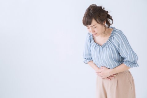 日本人 女性 腹痛