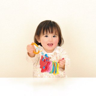 要出典 1歳児のおもちゃ バンダイ ベビラボ アンパンマン はじめてのひもとおし
