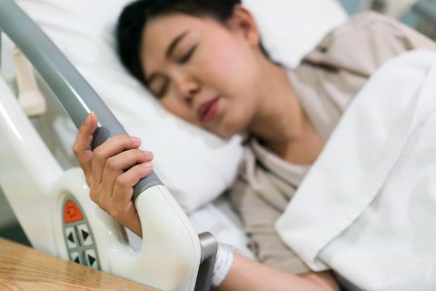 日本人 分娩台 出産 女性