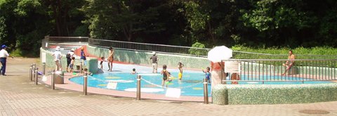 要出典 じゃぶじゃぶ池 東京 戸山公園