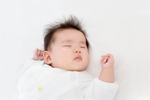 赤ちゃん 日本人 3ヶ月 寝る