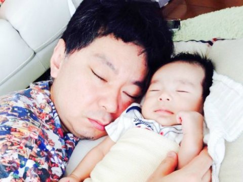 鈴木おさむ氏 ブログ 親子写真 ママにはなれないパパ インタビュー
