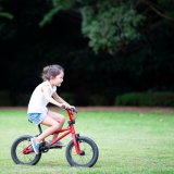 女の子 子供 自転車 キッズ 外遊び