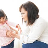 育児ストレス 日本人 ママ 子供 叱る