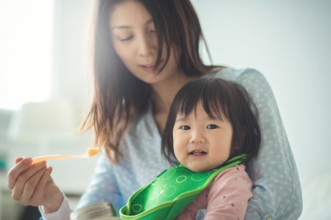 離乳食 ママ 赤ちゃん 日本人