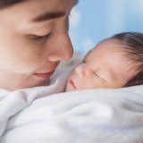日本人 赤ちゃん 新生児 ママ