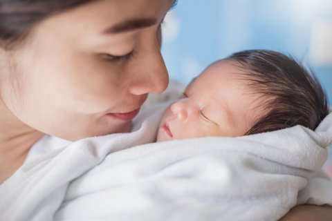日本人 赤ちゃん 新生児 ママ
