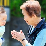 赤ちゃん 義母 祖母 日本人