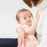 赤ちゃん 抱っこ 日本人