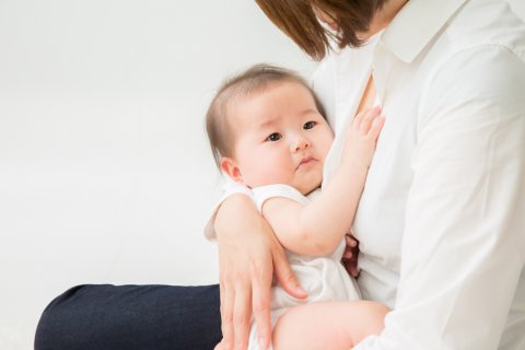 赤ちゃん 抱っこ 日本人