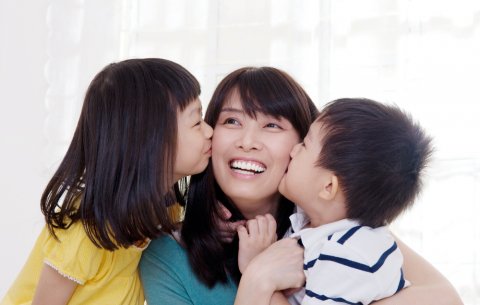ママ 子供 キス