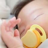 おしゃぶり 日本人 赤ちゃん