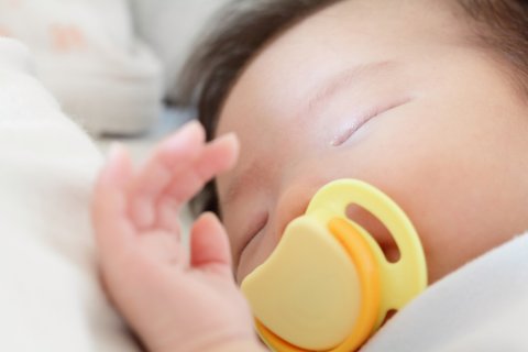 おしゃぶり 日本人 赤ちゃん