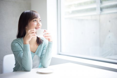 飲み物 女性 日本人 リラックス