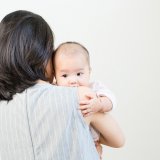 赤ちゃん 日本人 抱っこ