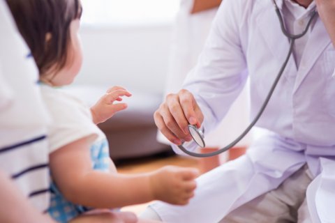 日本人 子供 診察