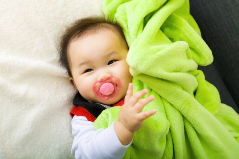 おしゃぶり 日本人 赤ちゃん