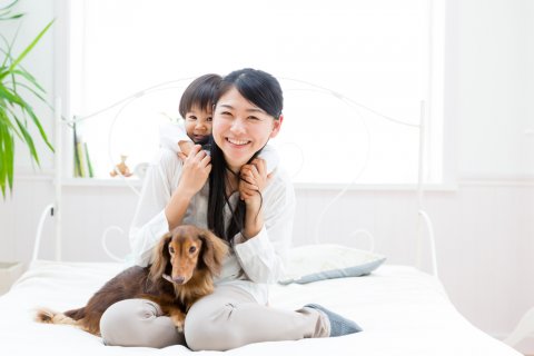 赤ちゃん ママ 犬 日本人