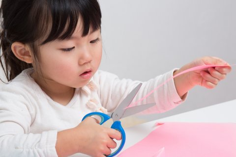 工作 はさみ 3歳 遊び 子供 日本人