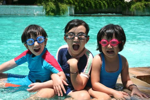 子供 プール 夏休み 日本人