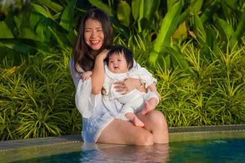 赤ちゃん プール 親子 日本人