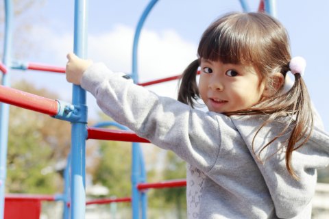 子供 日本人 保育園 公園 遊具