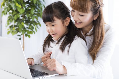 日本人 親子 パソコン 計画